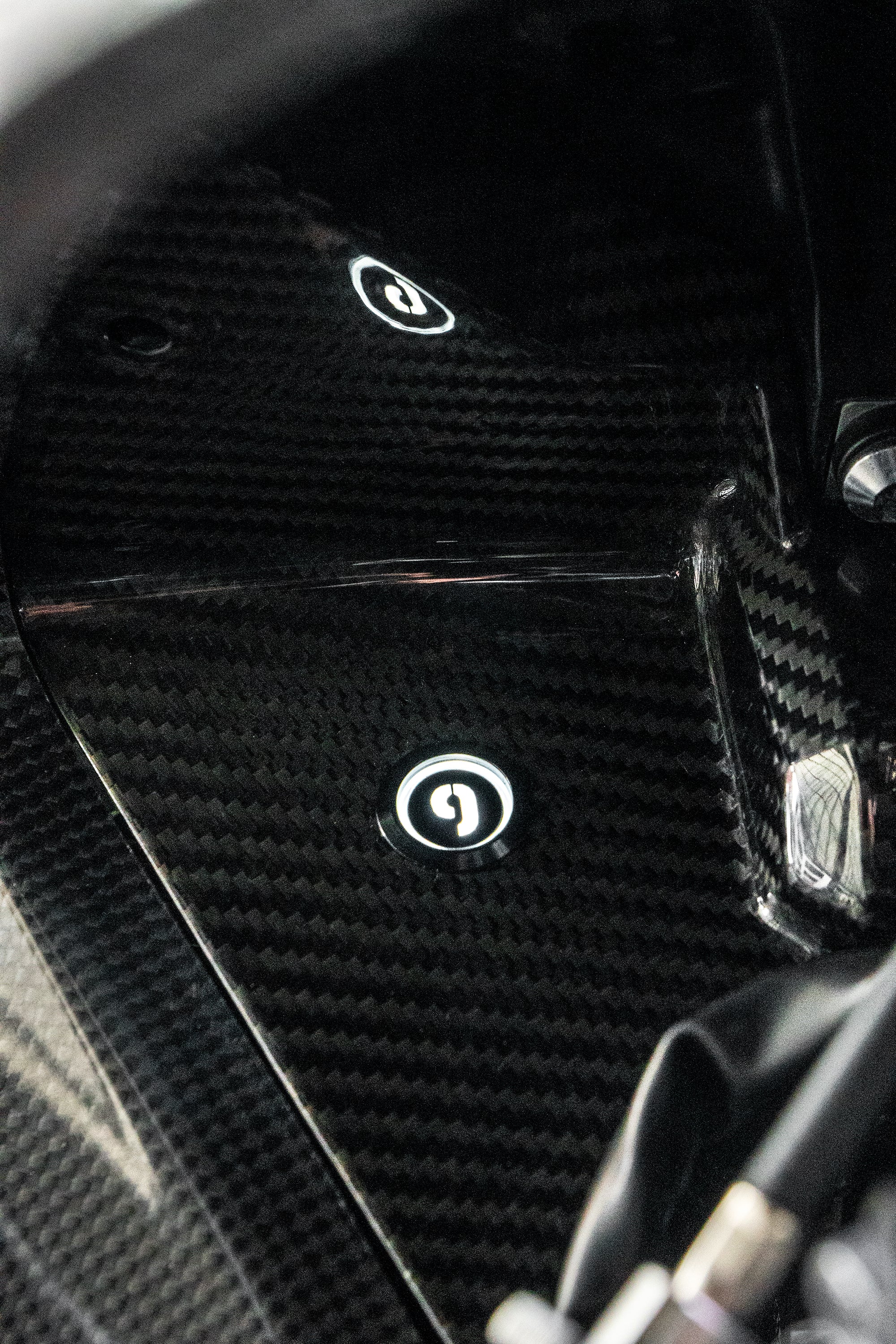 BLACK TITANIUM BUTTON